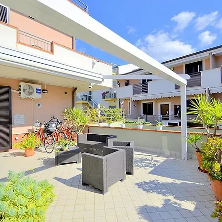 Sleeps 2 With Air Con