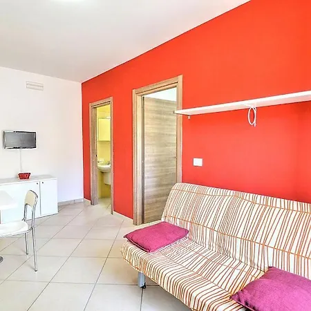 Sleeps 2 With Air Con Vila *