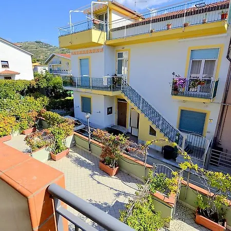 Sleeps 2 With Air Con